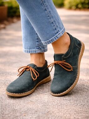 BORN NUALA NAVY NUBUCK WOMEN'S LEATHER BOOTIE BRO0019234 SIZE 10 M EUC NWOB